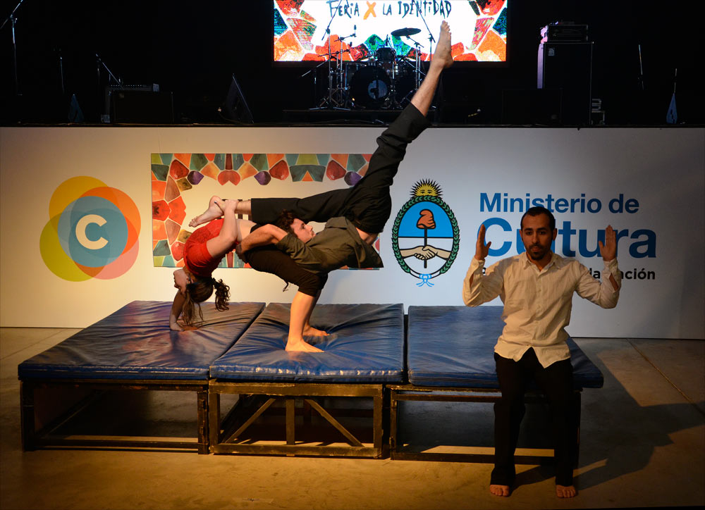 Pequeño Circo -  Teatro por la identidad 2014 - Tecnópolis - Alumnos Circo UNSAM - Diana Sauval